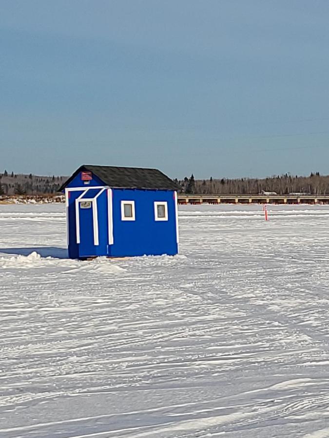 Shoreside Inn & Suites Wabamun Exterior photo