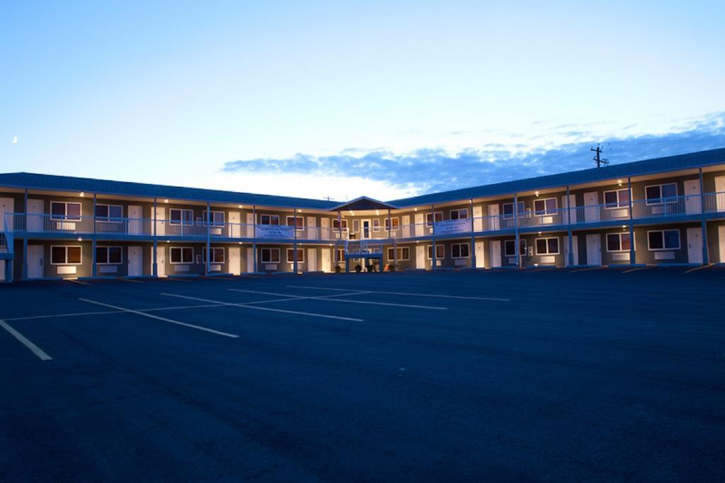 Shoreside Inn & Suites Wabamun Exterior photo