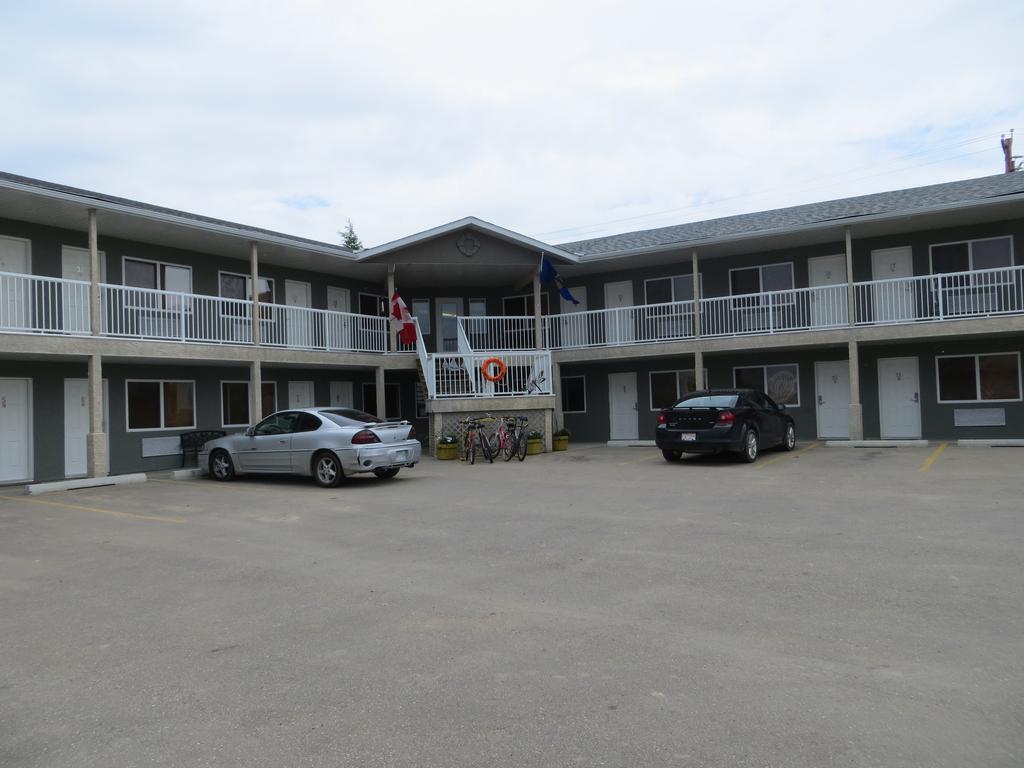 Shoreside Inn & Suites Wabamun Exterior photo